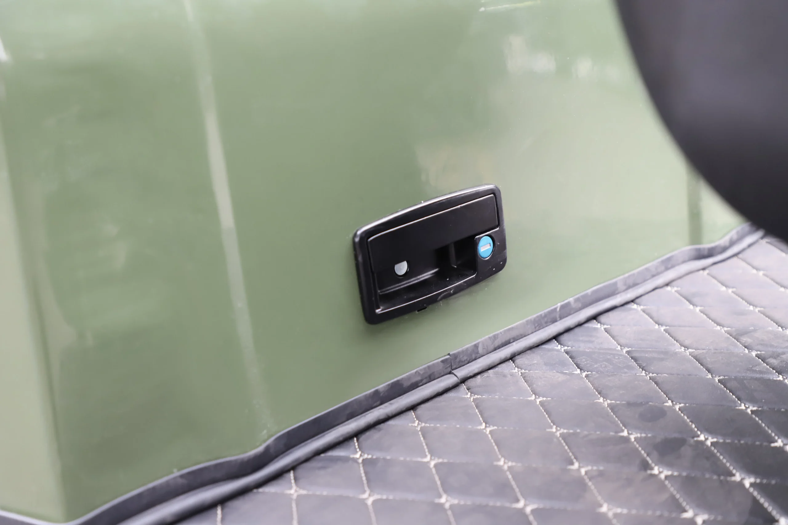 TERROR XI service access handle